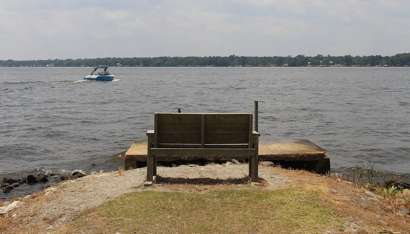 Lone bench along Lake Blackshear, Georgia Veterans State Park